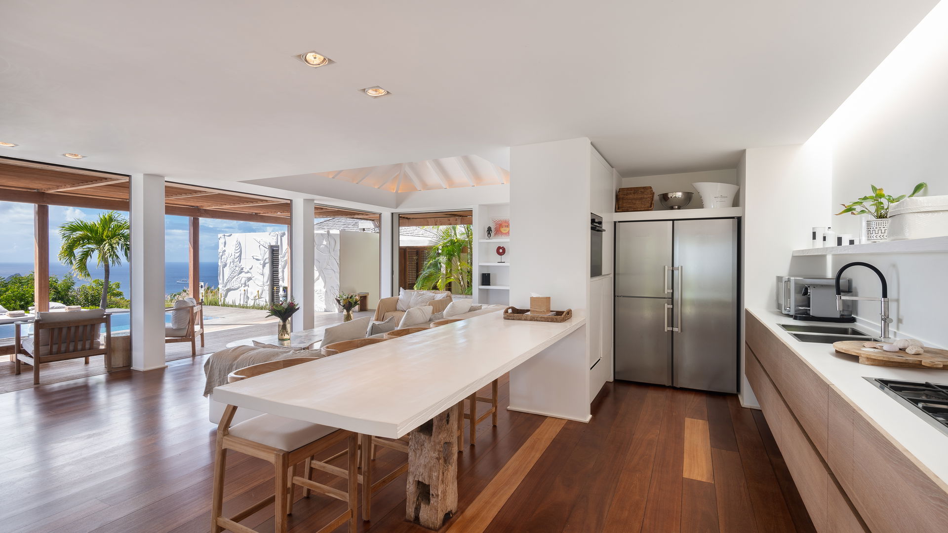 KITCHEN & DINING AREA