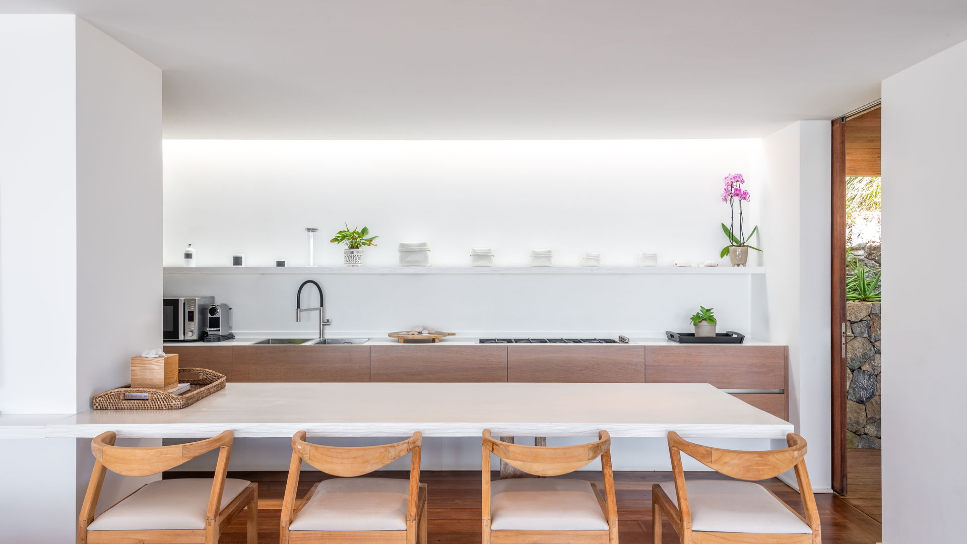 KITCHEN & DINING AREA