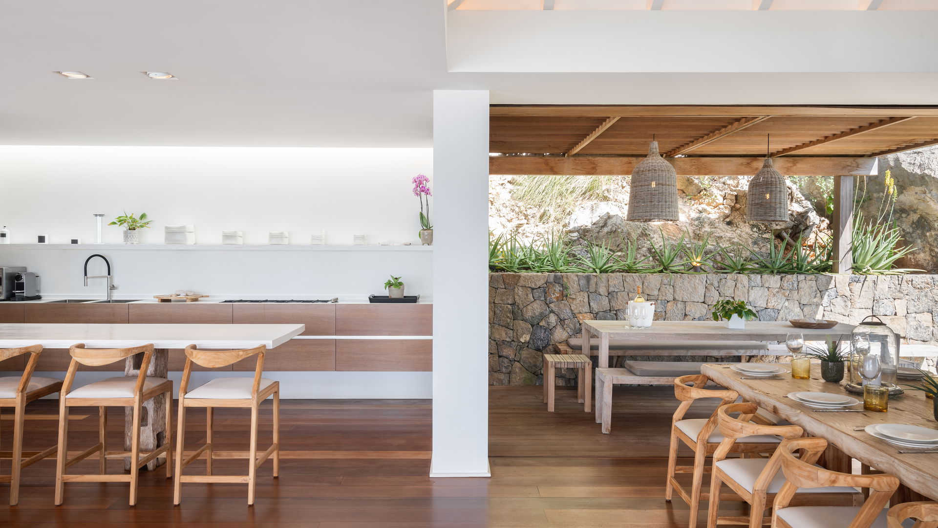 KITCHEN & DINING AREA