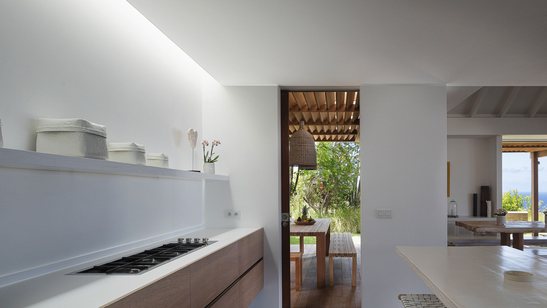 KITCHEN & DINING AREA