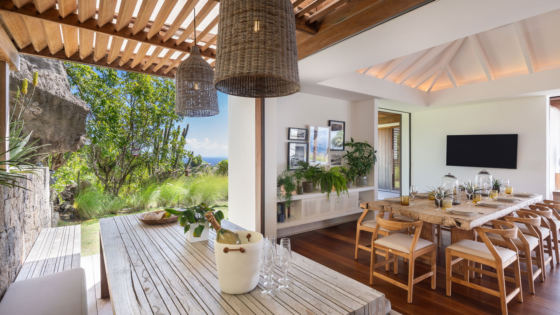 KITCHEN & DINING AREA
