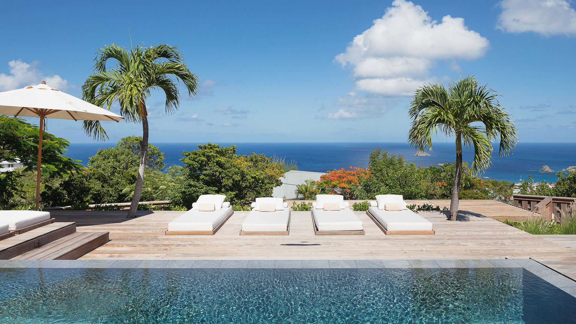 POOL & TERRACE