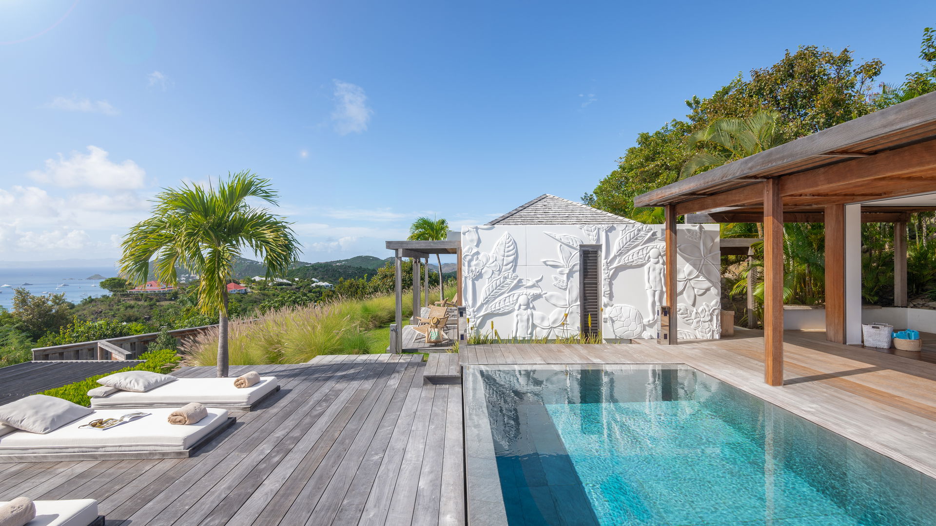 POOL & TERRACE