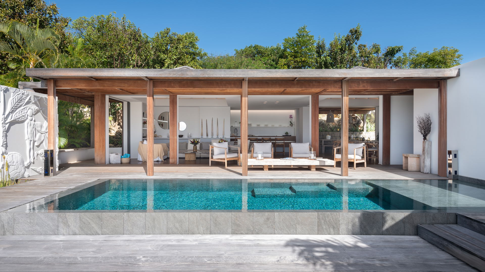 POOL & TERRACE