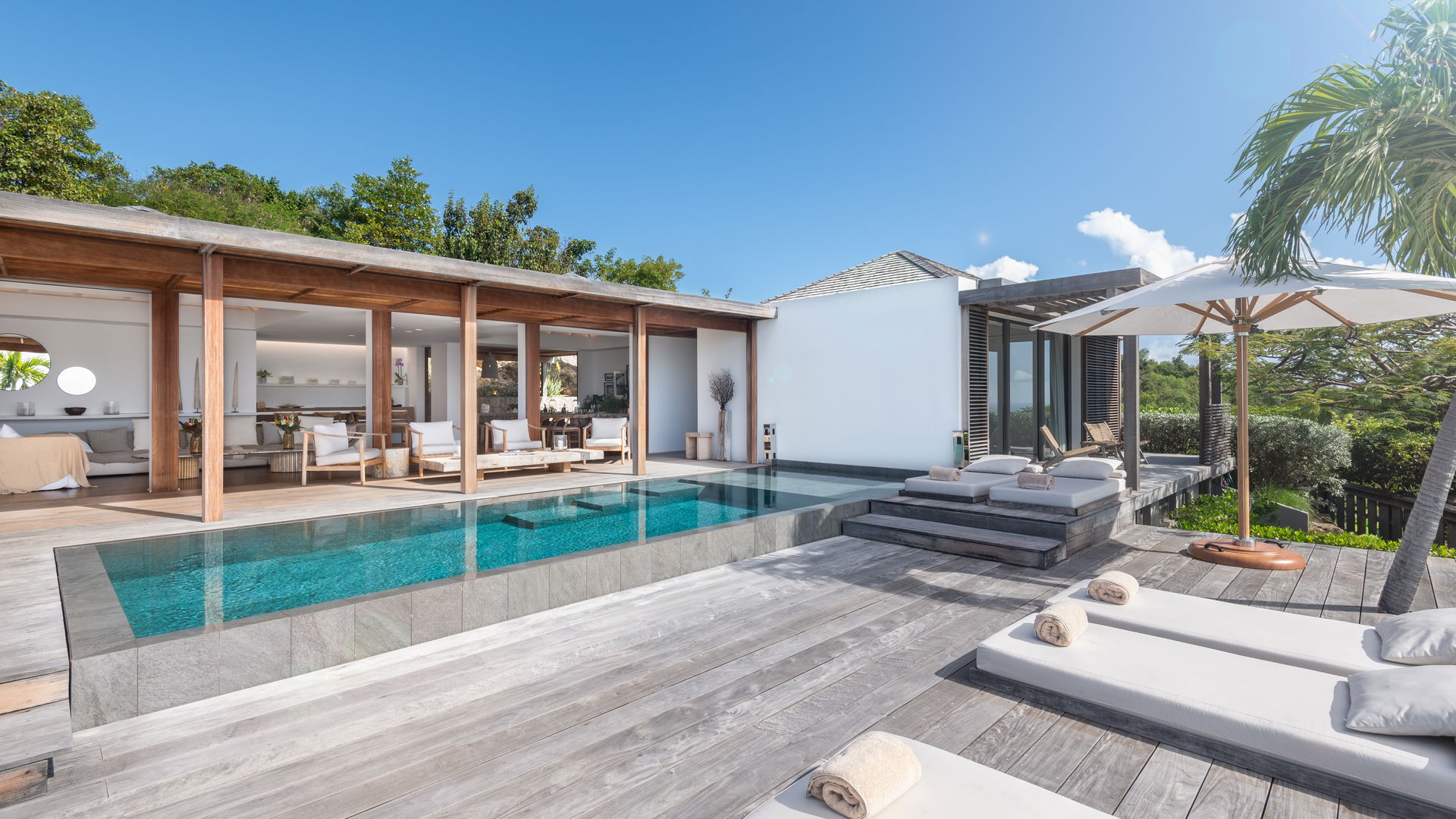 POOL & TERRACE
