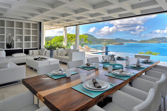 VILLA LA PETITE SEREINE KITCHEN & DINING AREA 1