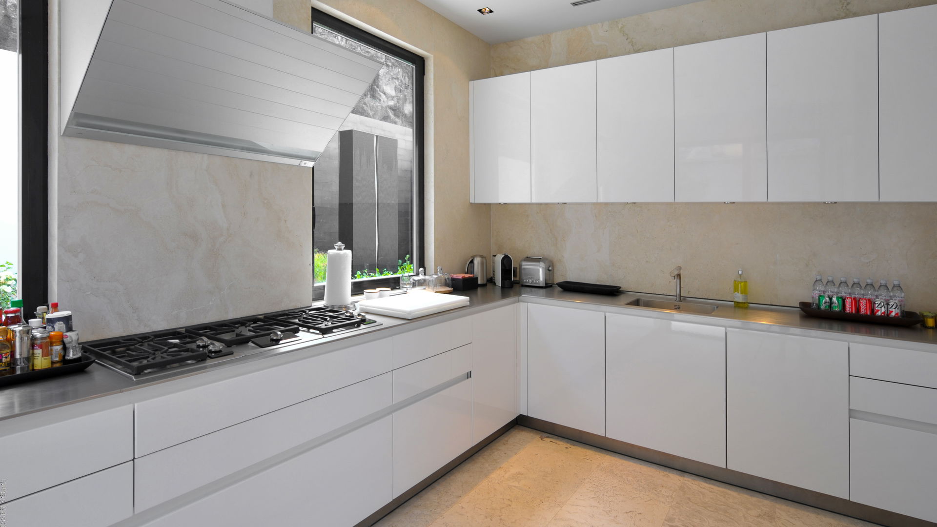 KITCHEN & DINING AREA
