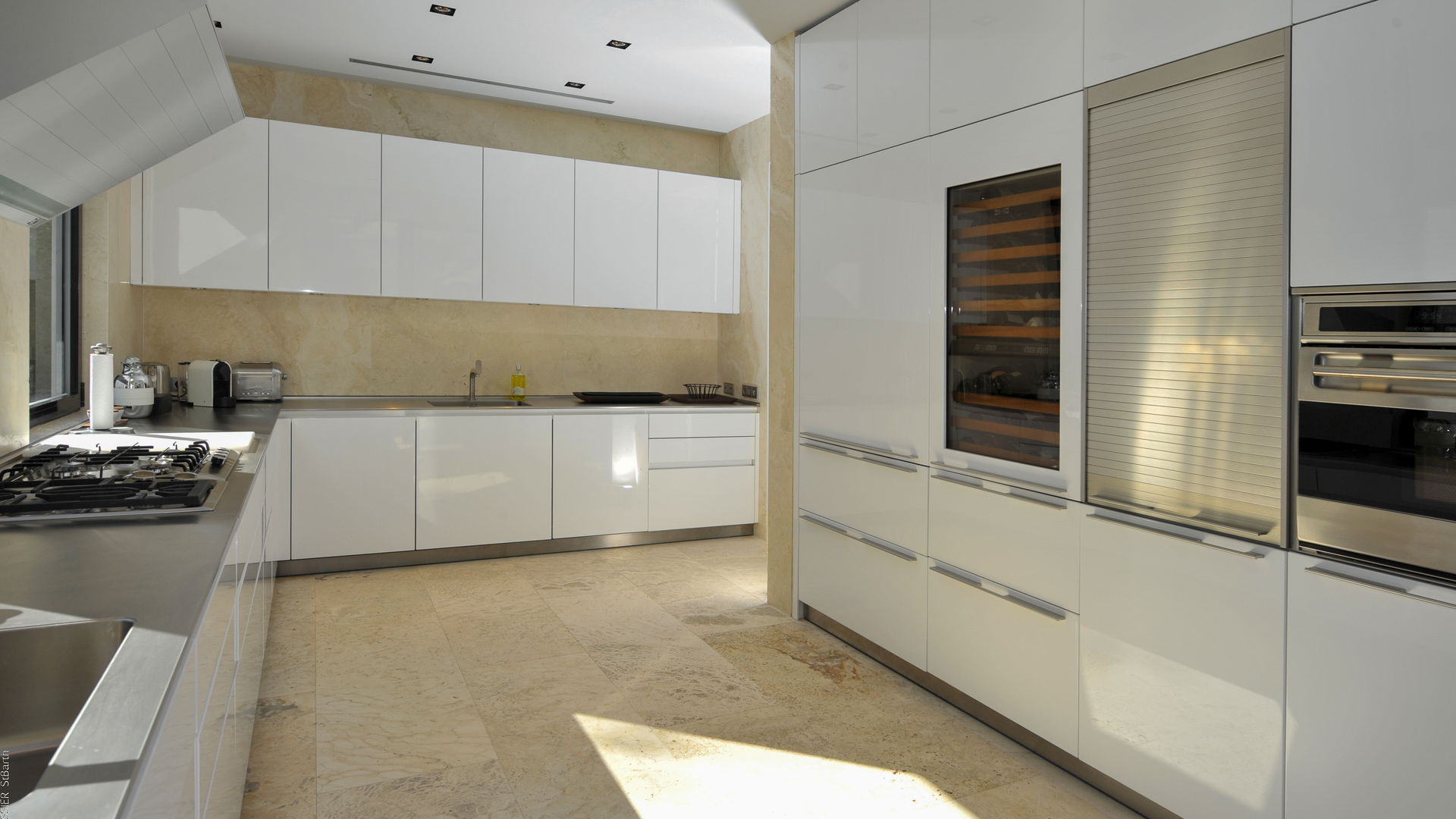KITCHEN & DINING AREA