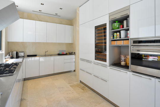 VILLA LA PETITE SEREINE KITCHEN & DINING AREA 12