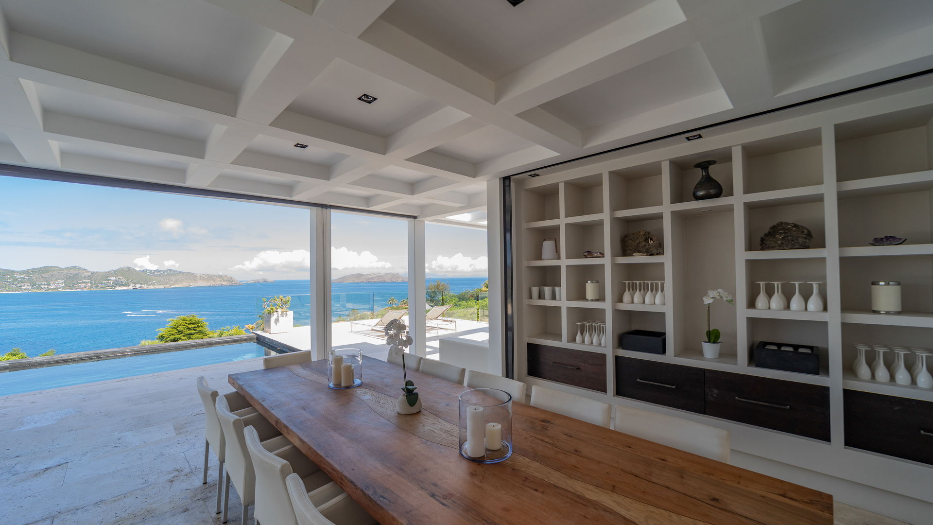 KITCHEN & DINING AREA