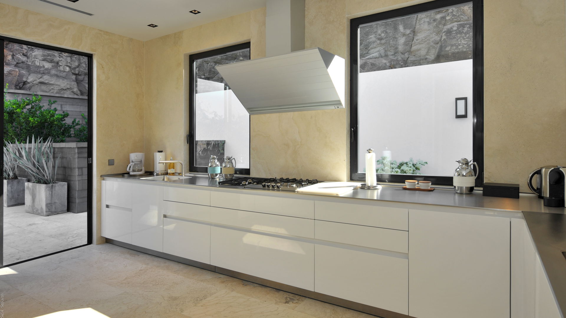 KITCHEN & DINING AREA