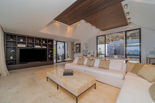 VILLA LA PETITE SEREINE LIVING AREA 10
