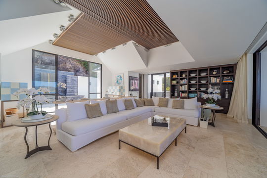 VILLA LA PETITE SEREINE LIVING AREA 8