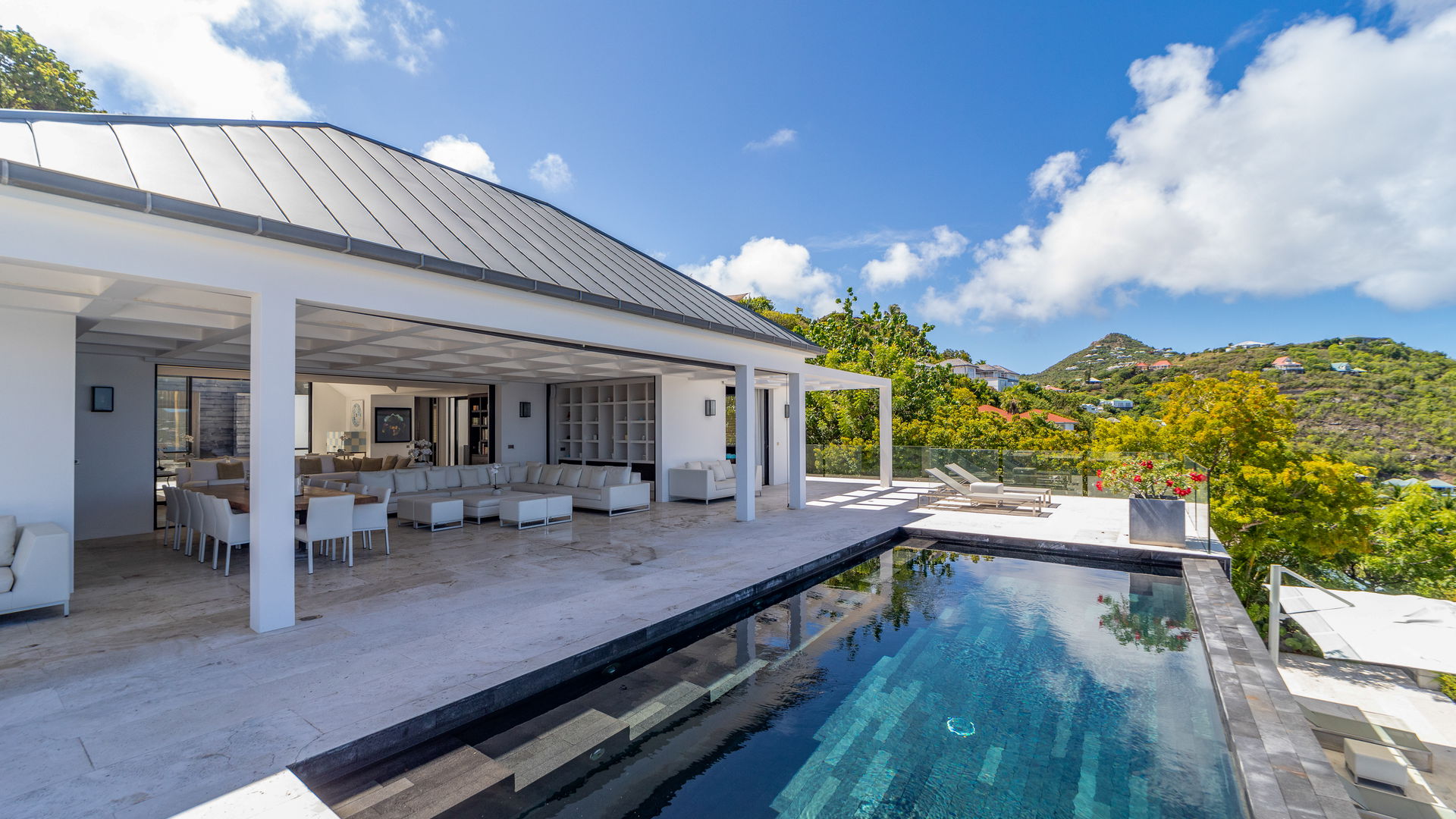 POOL & TERRACE