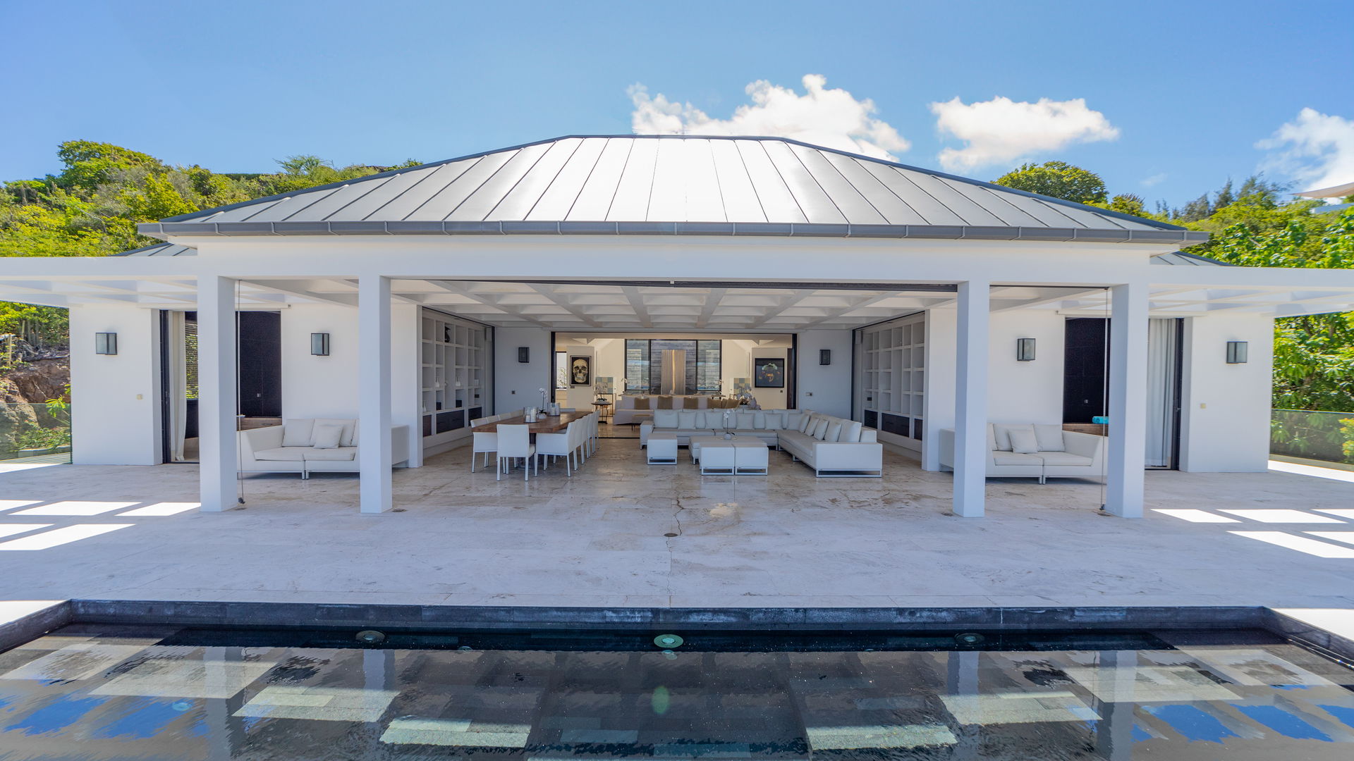 POOL & TERRACE