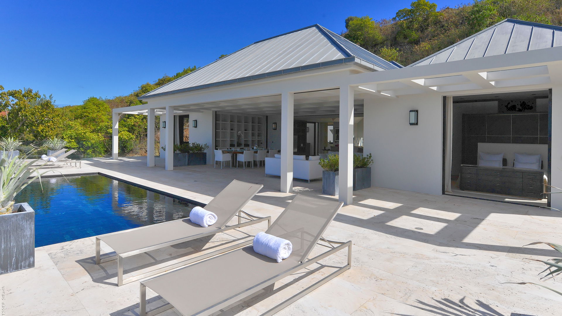 POOL & TERRACE