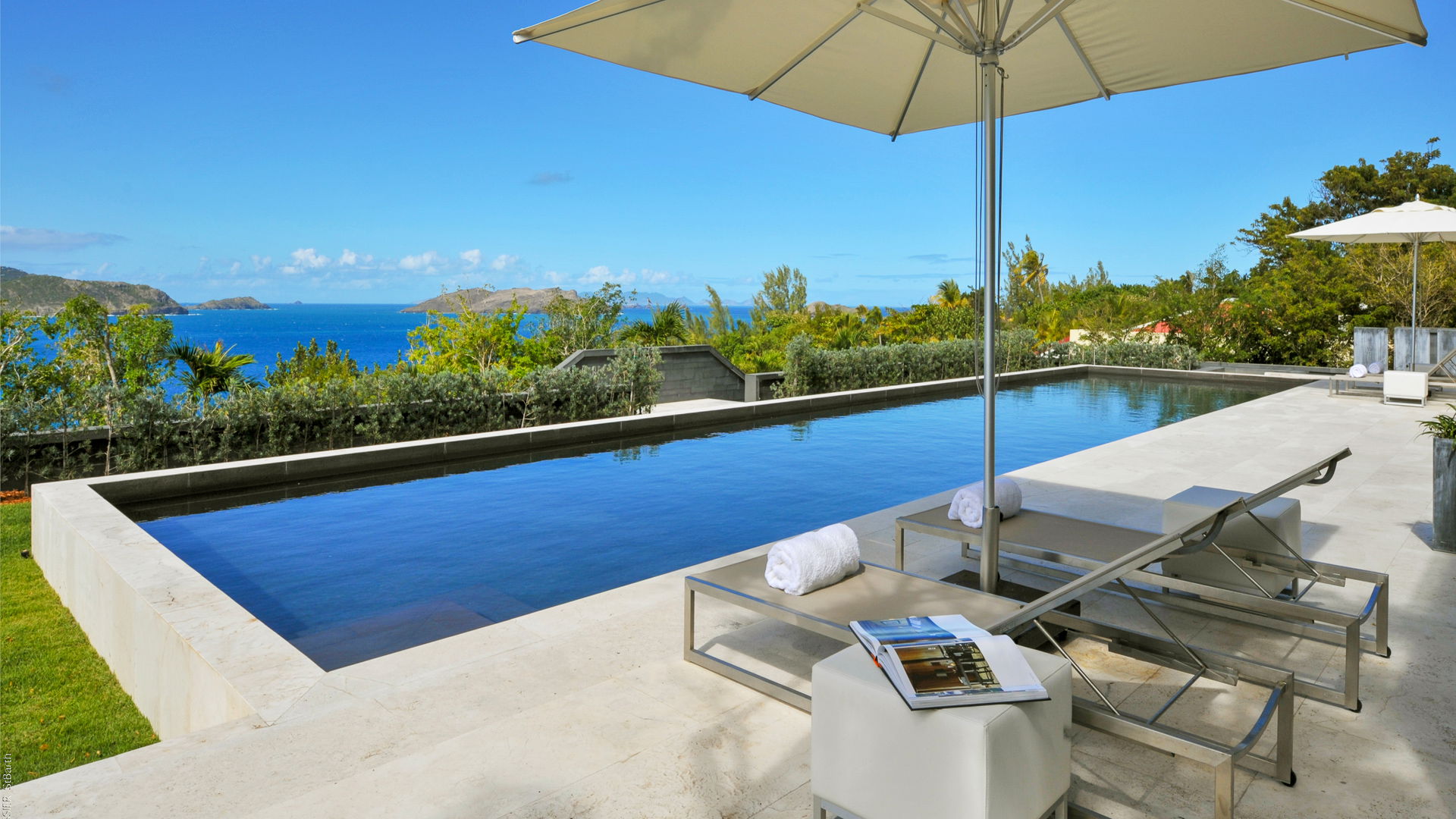 POOL & TERRACE