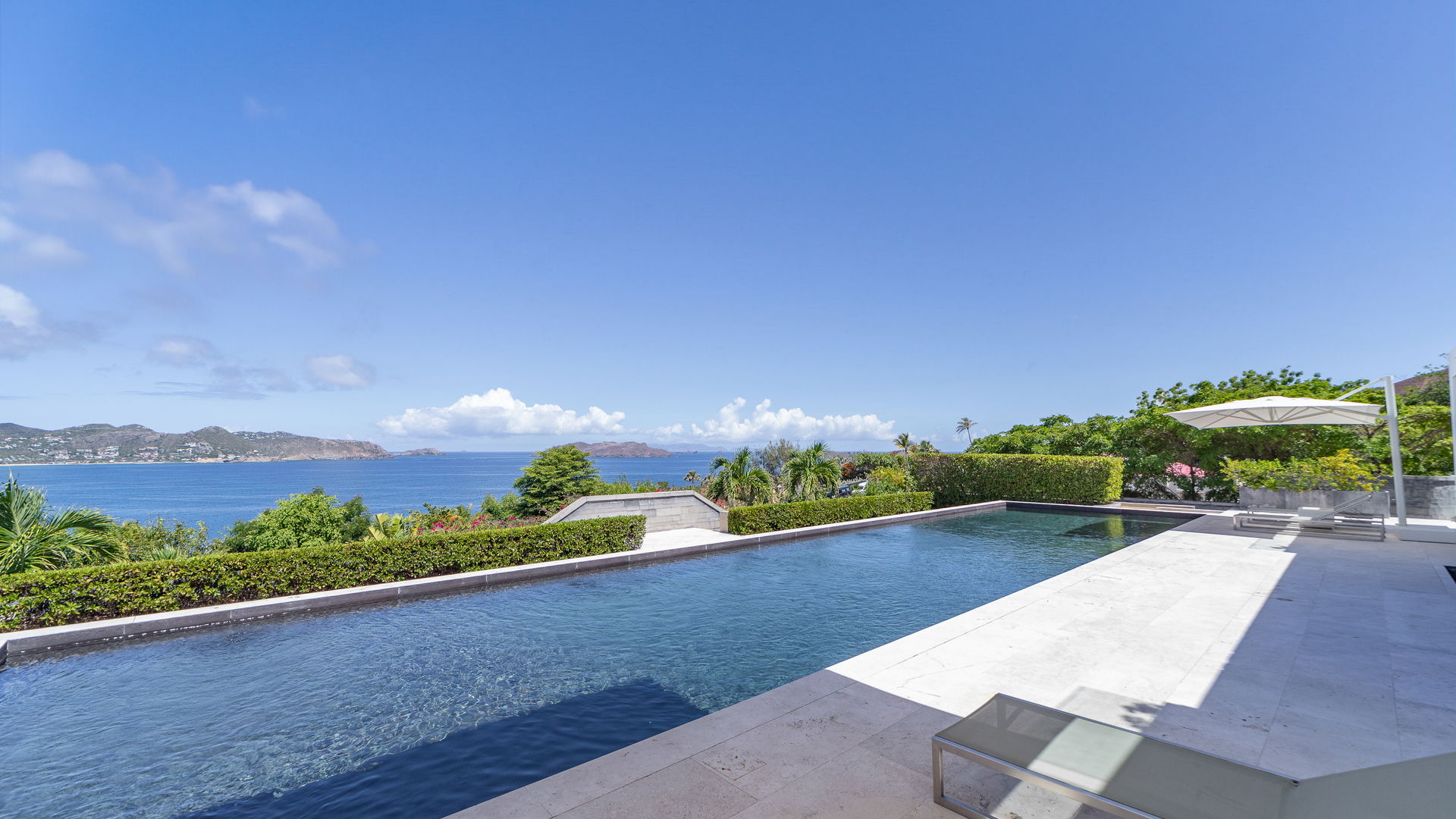 POOL & TERRACE