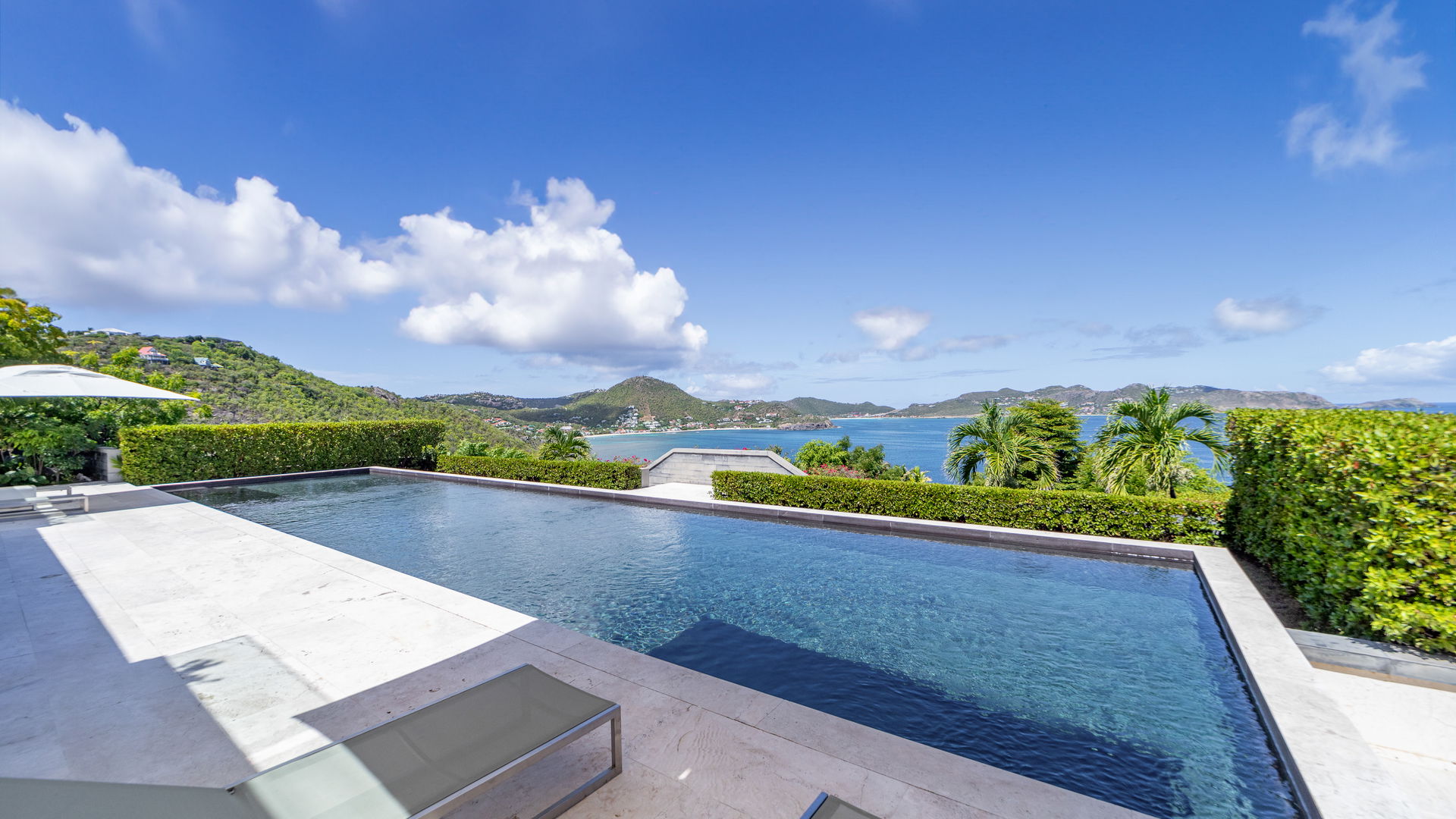 POOL & TERRACE