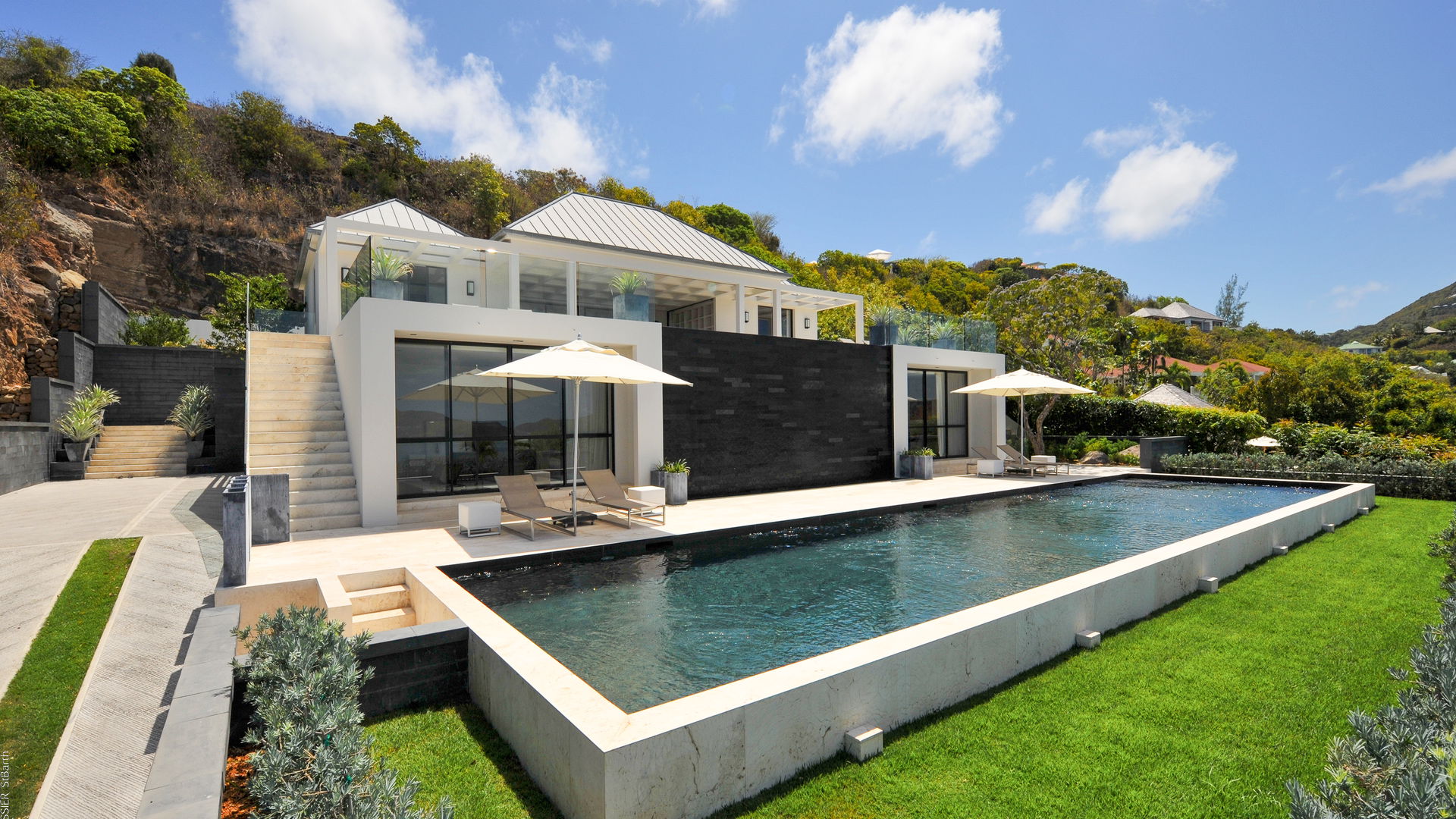 POOL & TERRACE