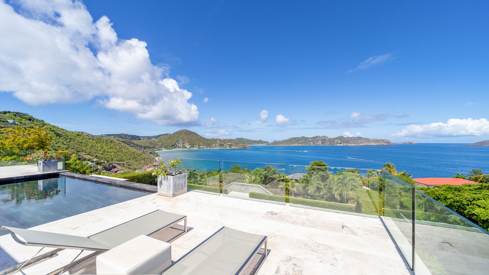 POOL & TERRACE