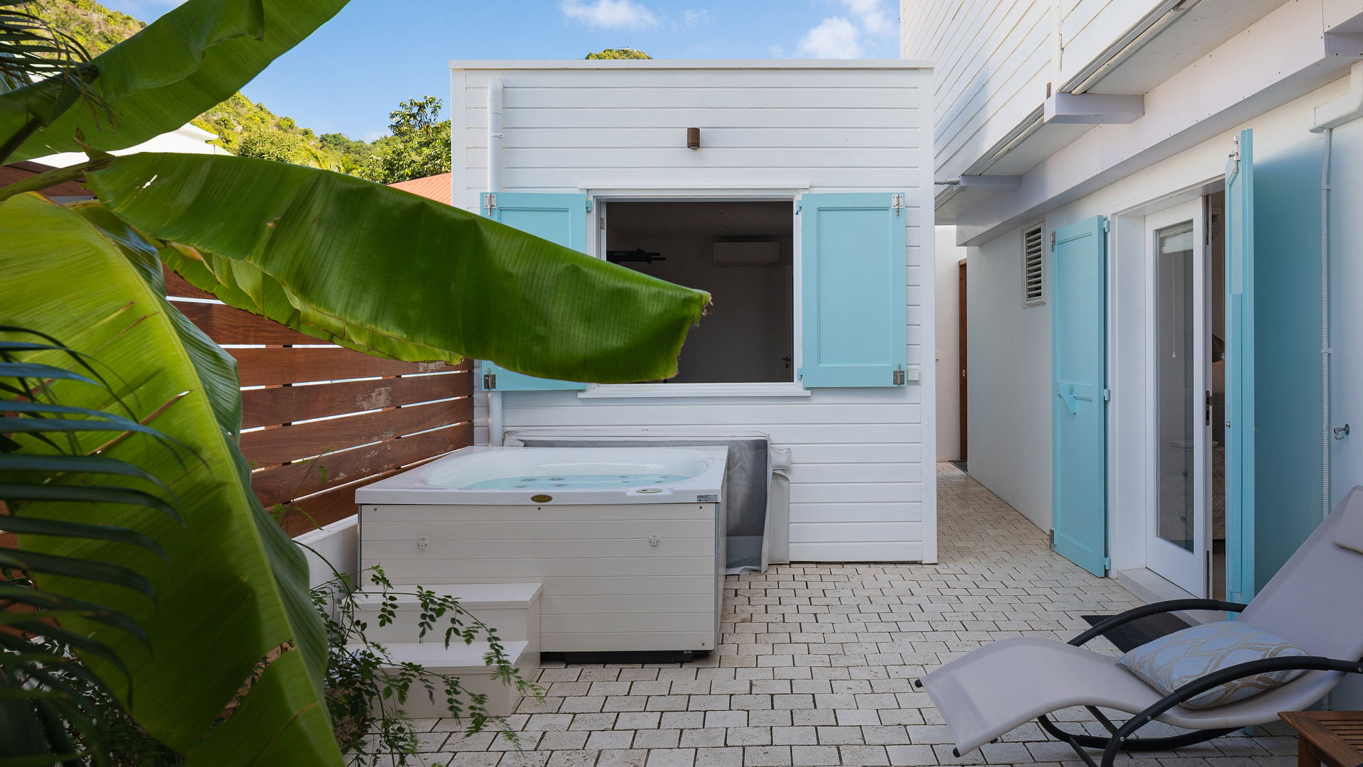 JACUZZI & FITNESS ROOM