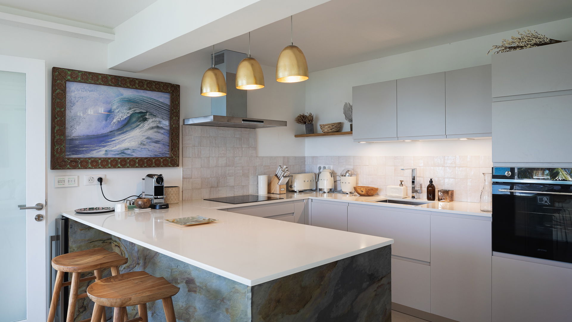 KITCHEN & DINING AREA