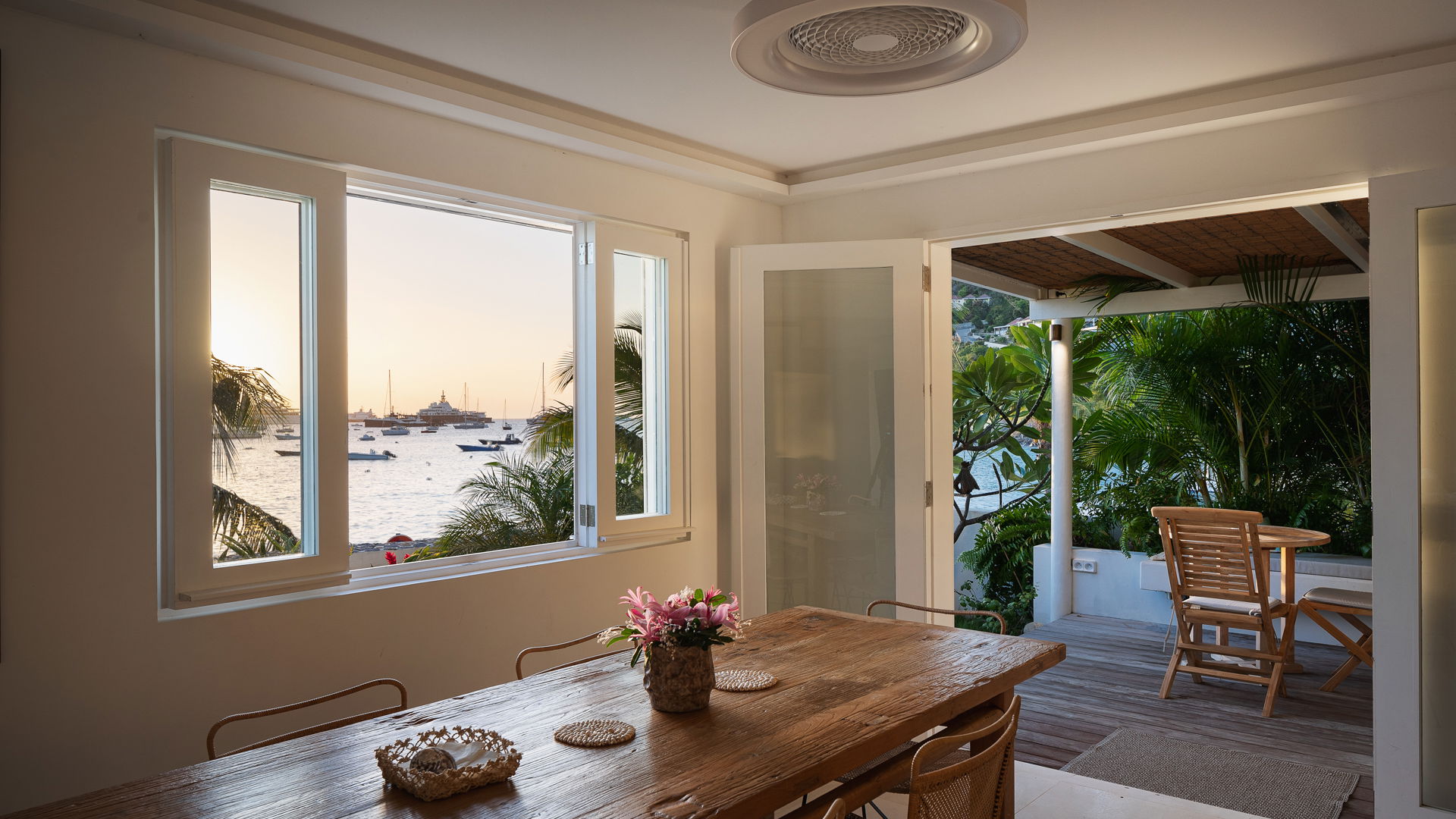 KITCHEN & DINING AREA