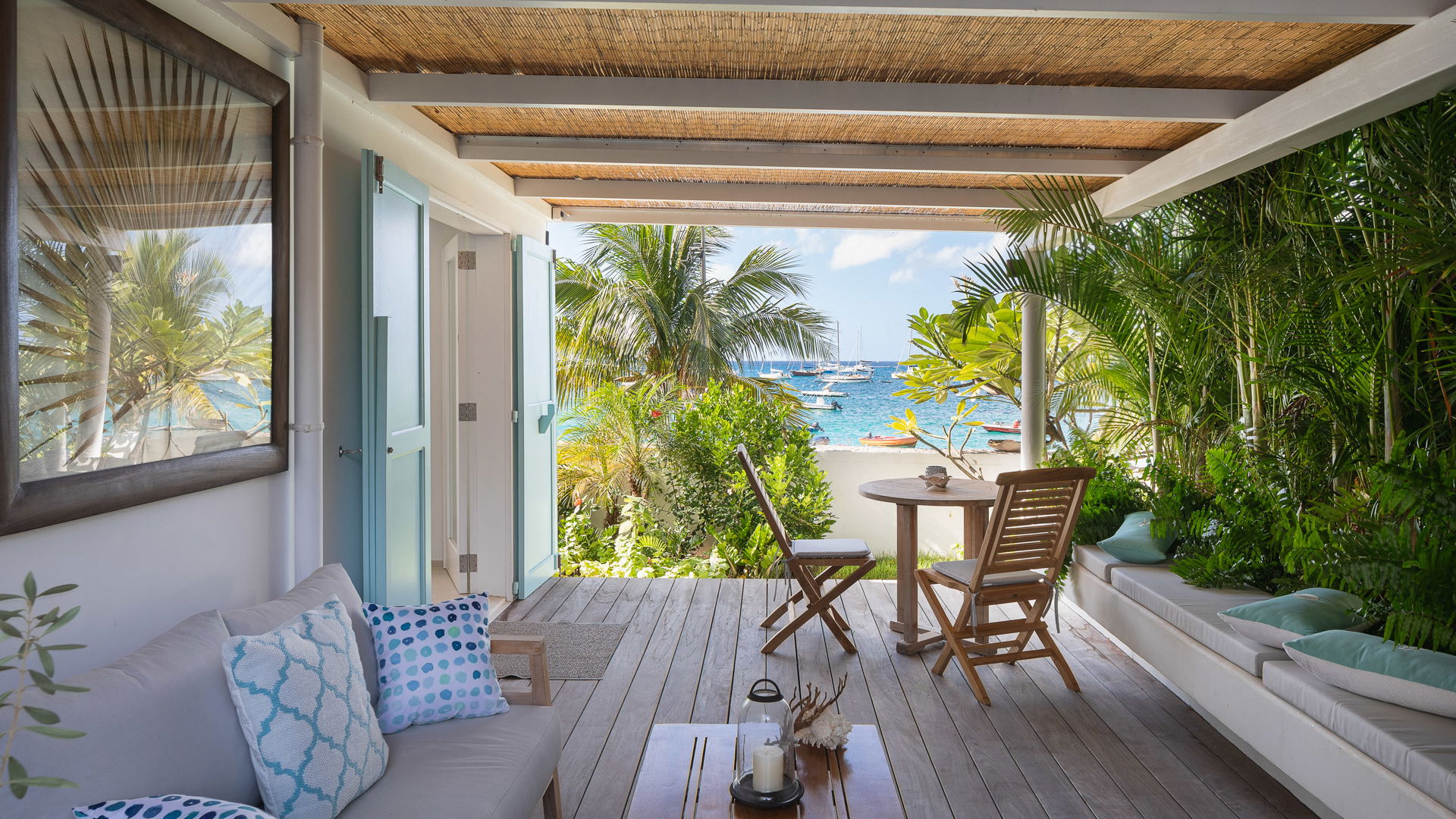OUTDOOR LIVING AREA