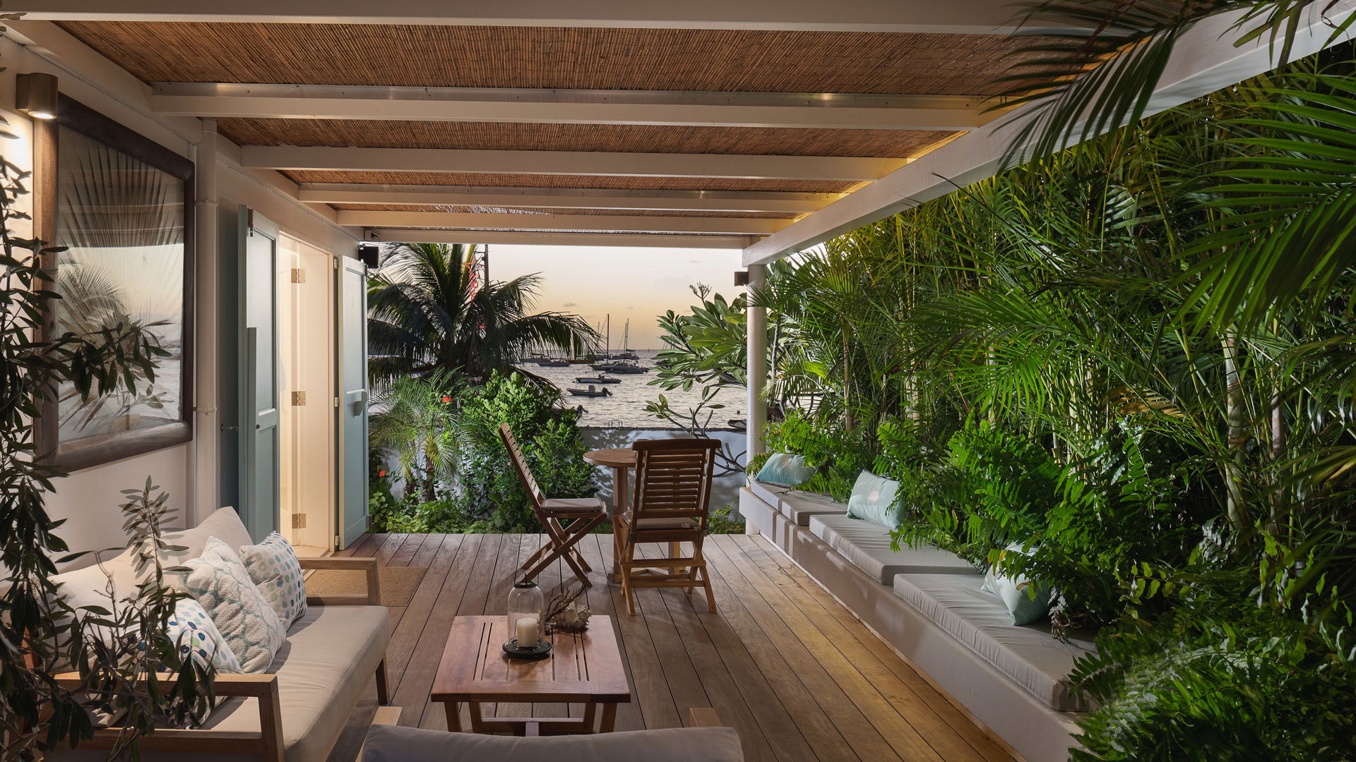 OUTDOOR LIVING AREA