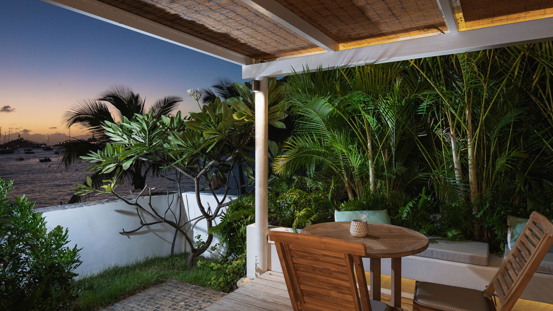 OUTDOOR LIVING AREA