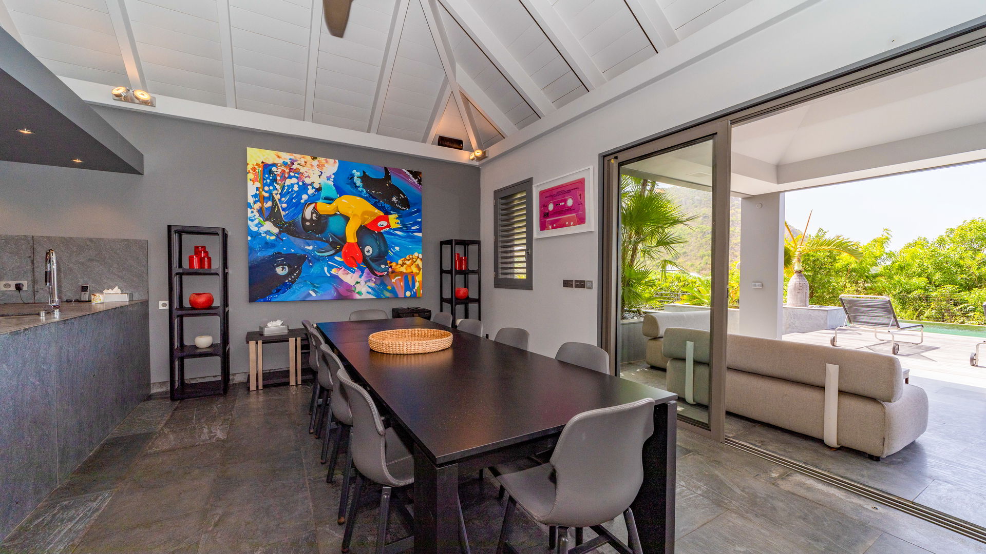 KITCHEN & DINING AREA