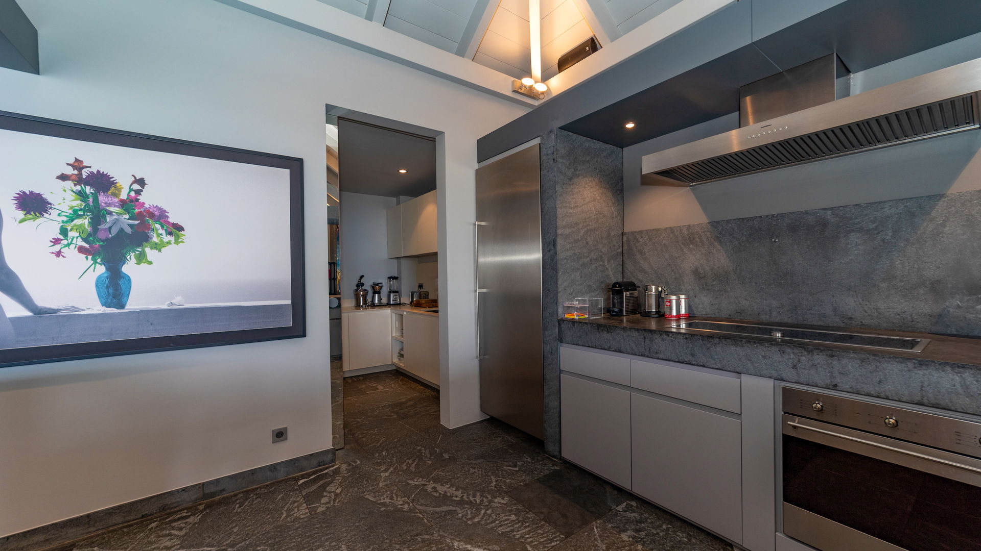 KITCHEN & DINING AREA