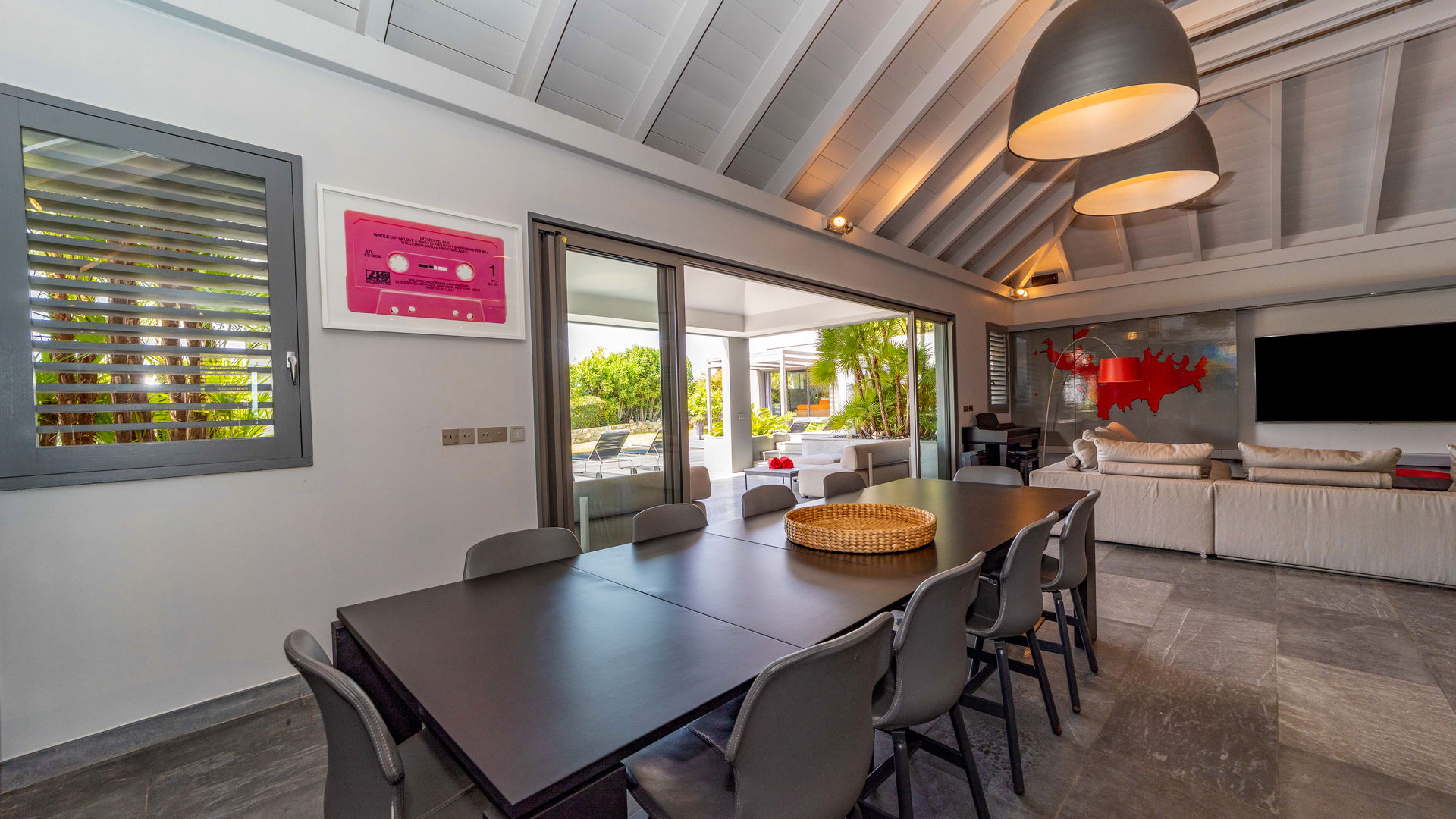 KITCHEN & DINING AREA