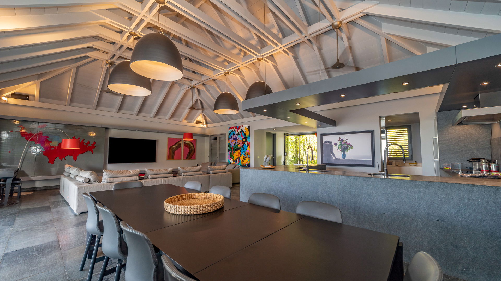 KITCHEN & DINING AREA
