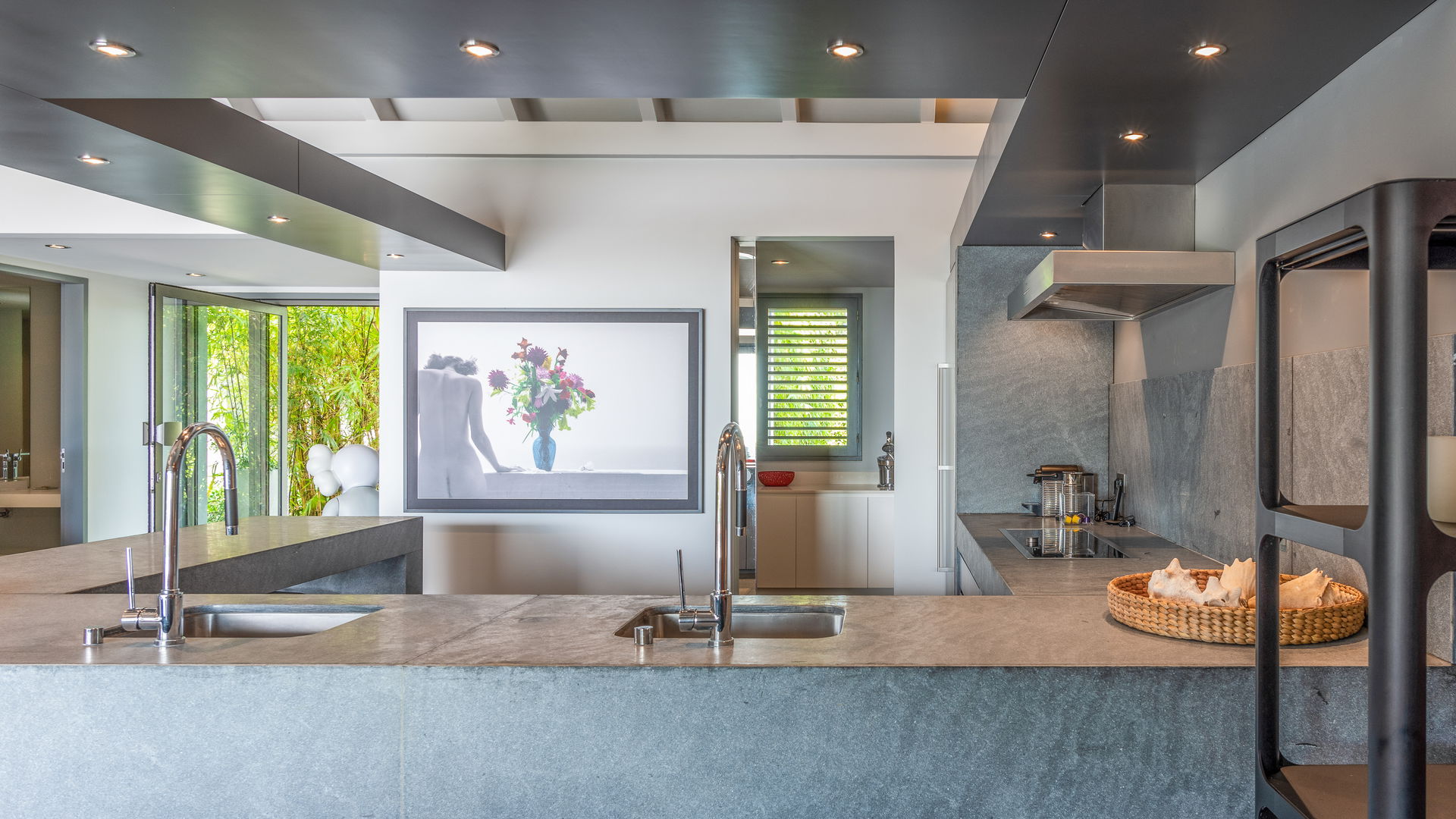 KITCHEN & DINING AREA