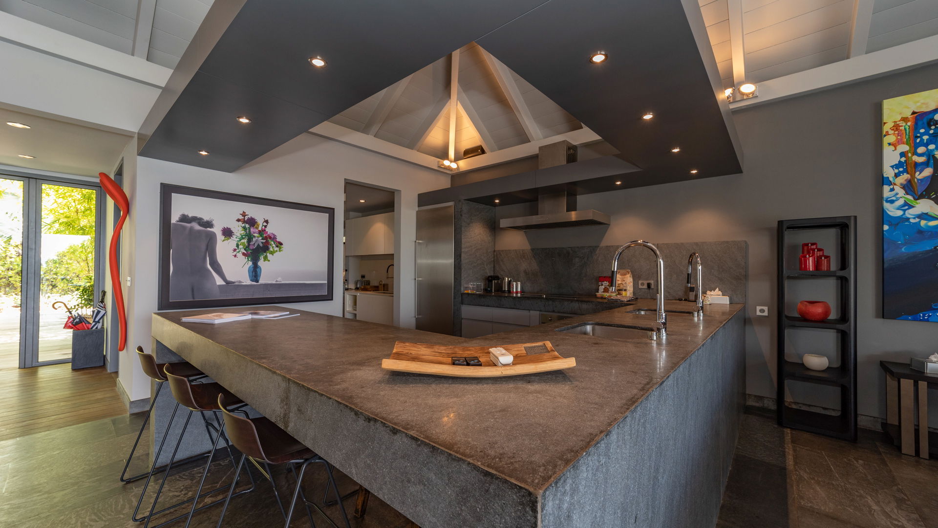 KITCHEN & DINING AREA