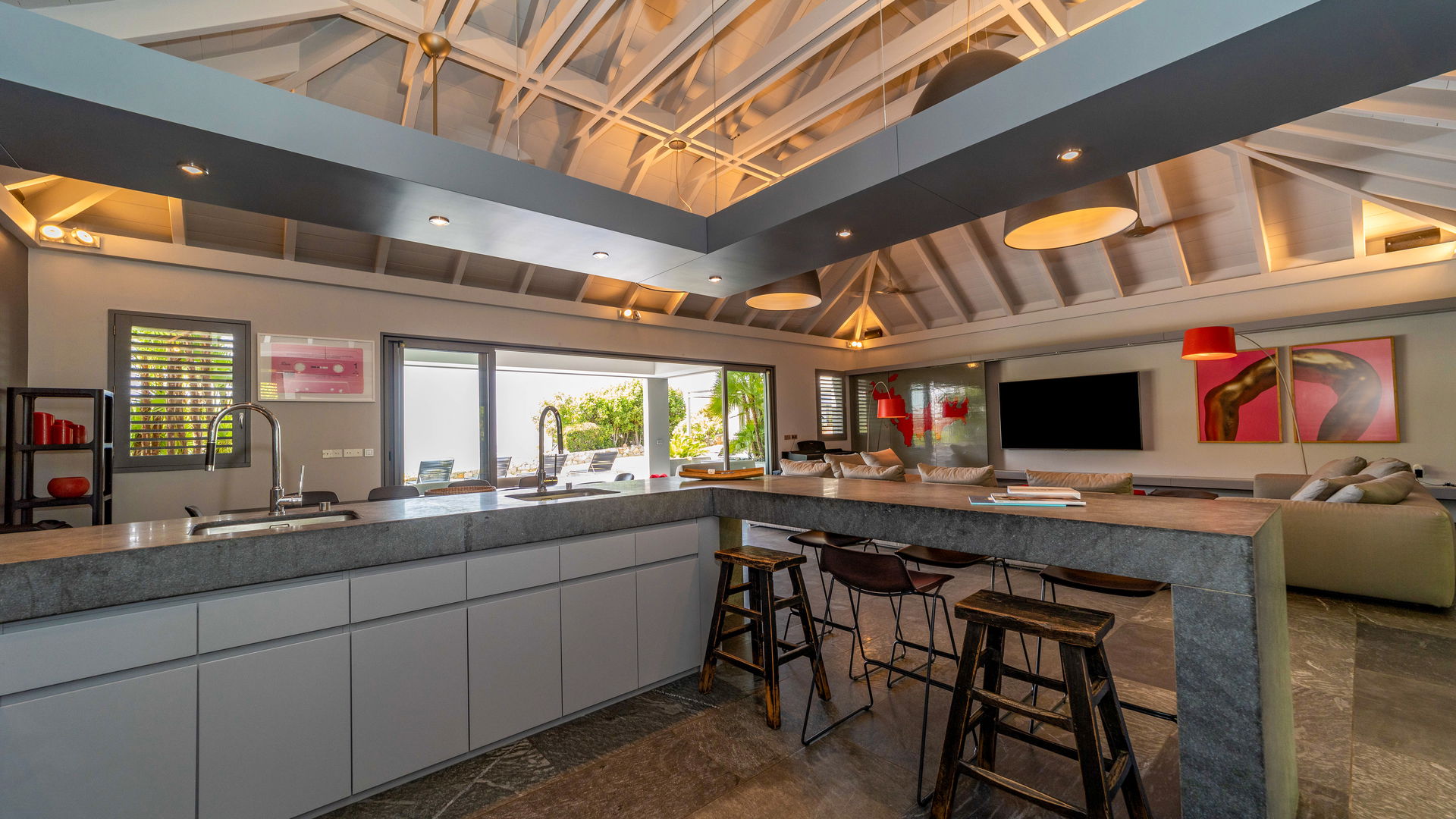 KITCHEN & DINING AREA