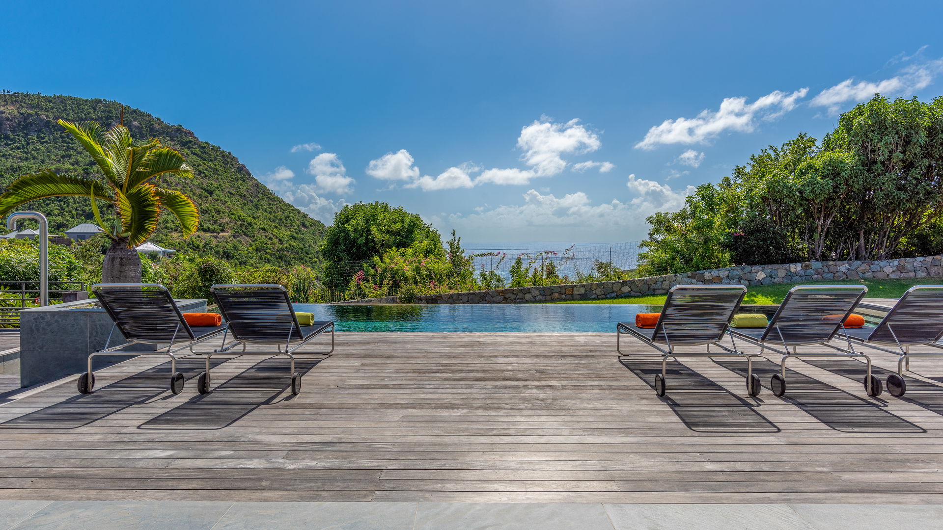 POOL & TERRACE