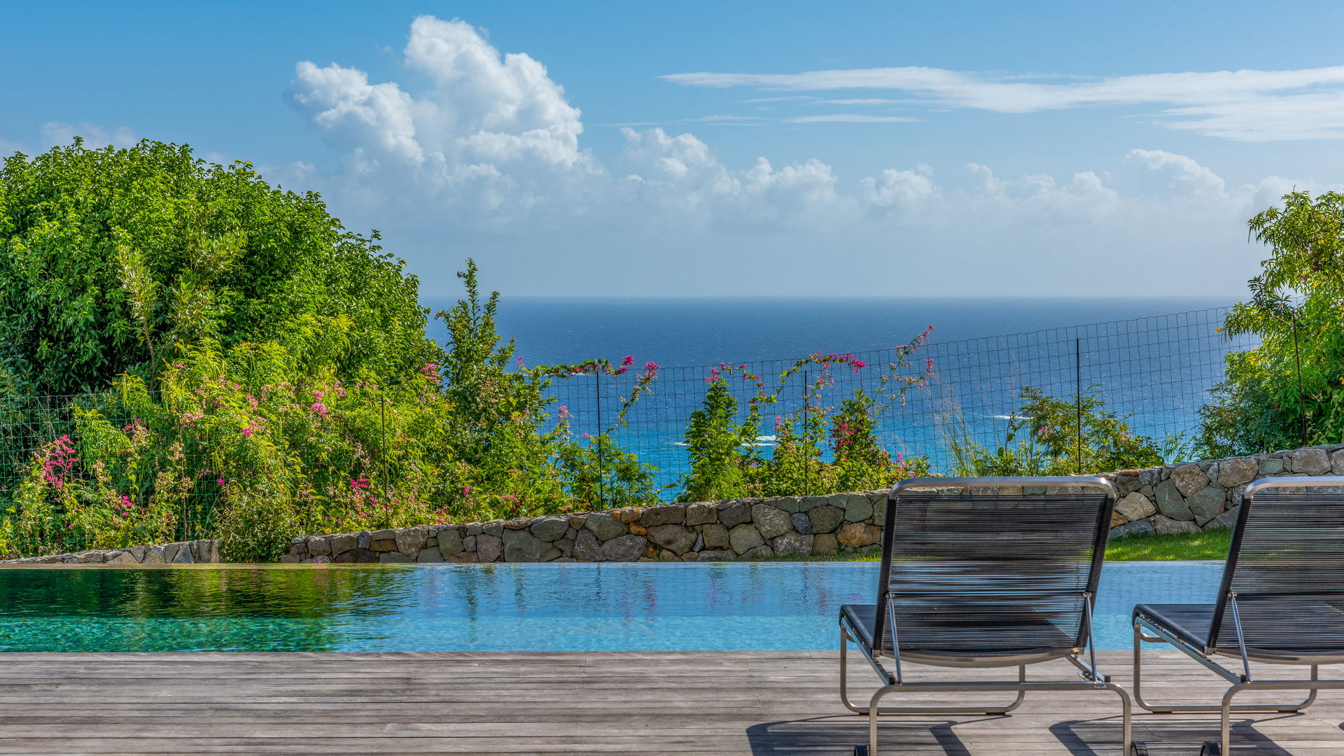 POOL & TERRACE
