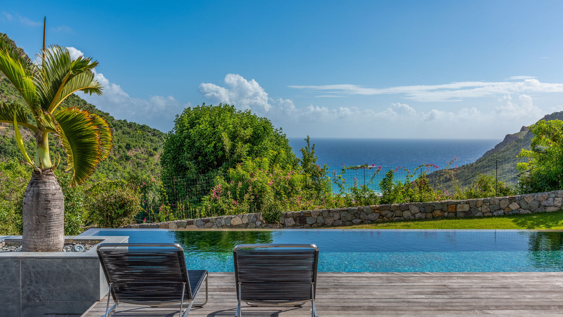 POOL & TERRACE