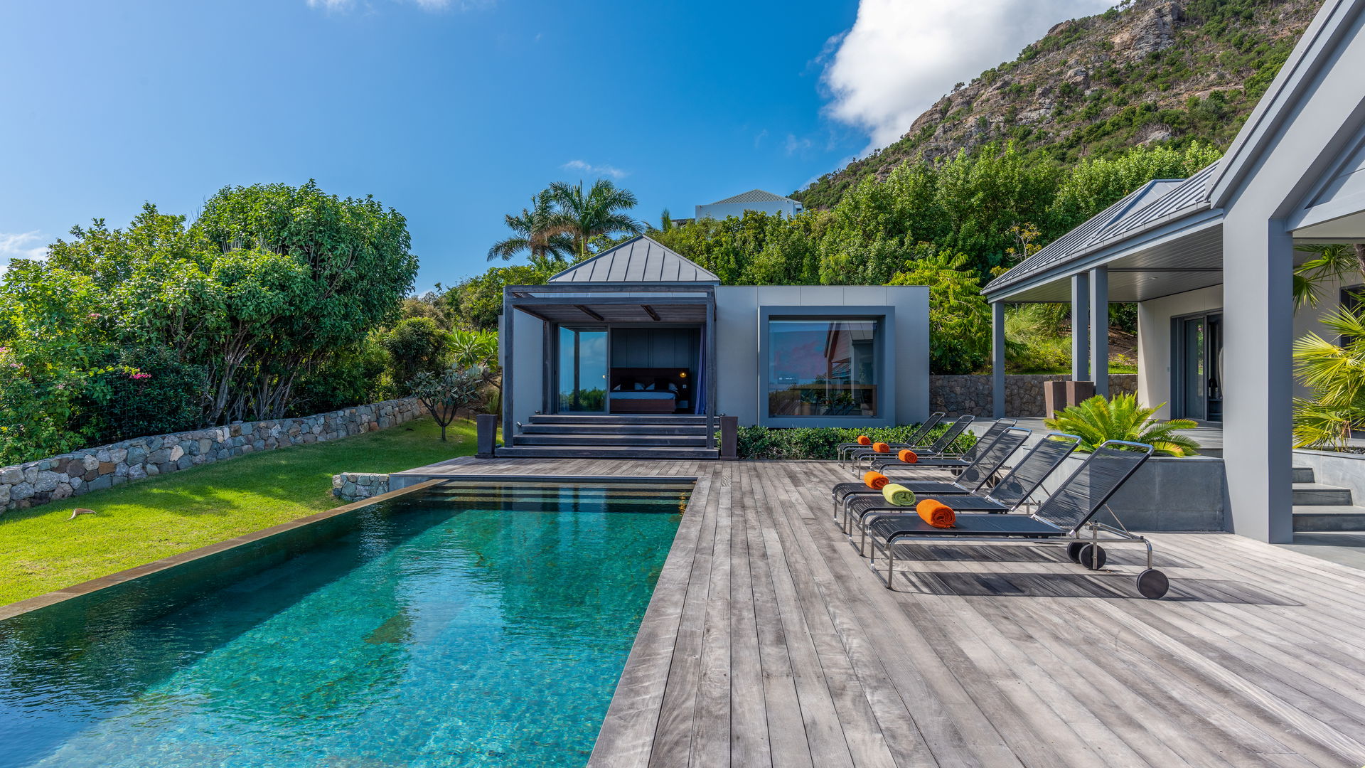 POOL & TERRACE