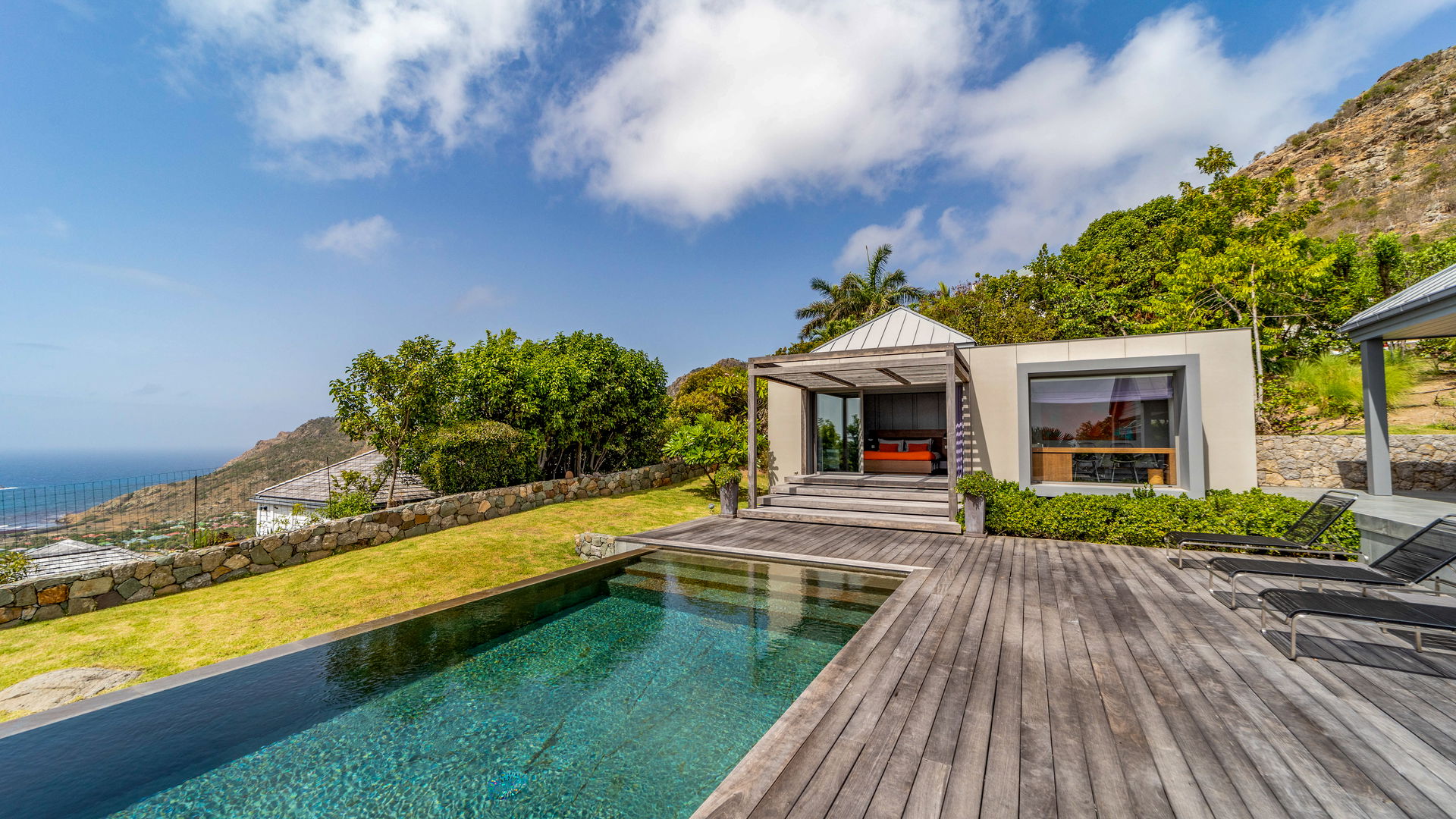 POOL & TERRACE