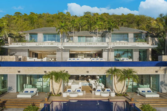 VILLA EMBRACE OUTDOORS 1