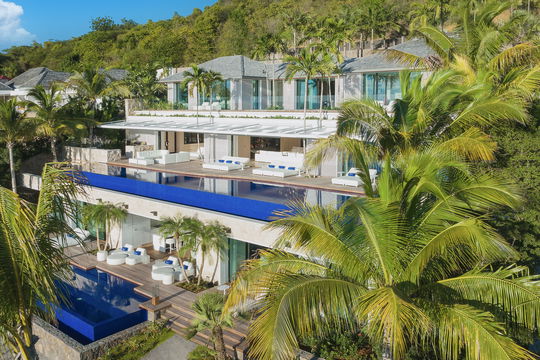 VILLA EMBRACE OUTDOORS 3