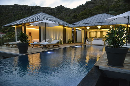 VILLA MARCEL BY NIGHT 1