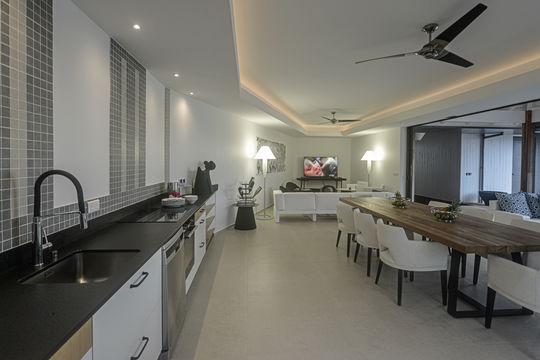 VILLA MARCEL KITCHEN & DINING AREA 14