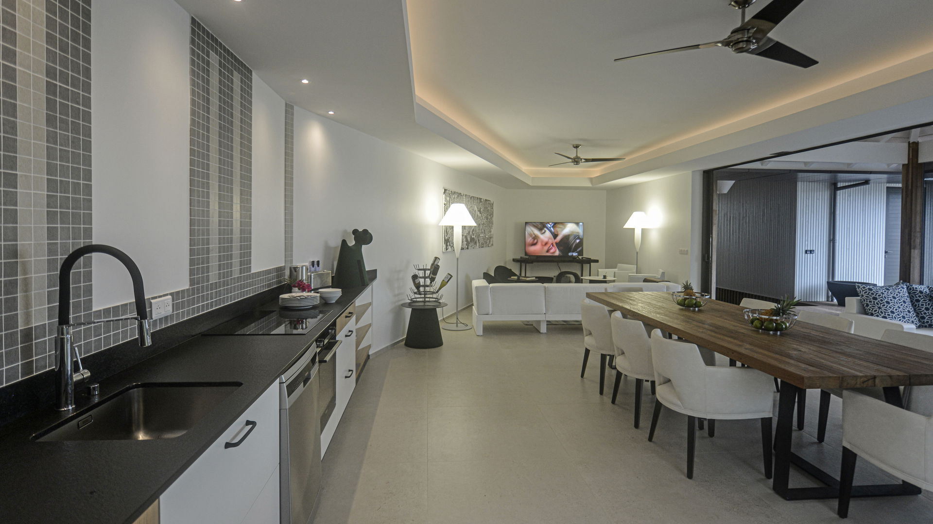 KITCHEN & DINING AREA