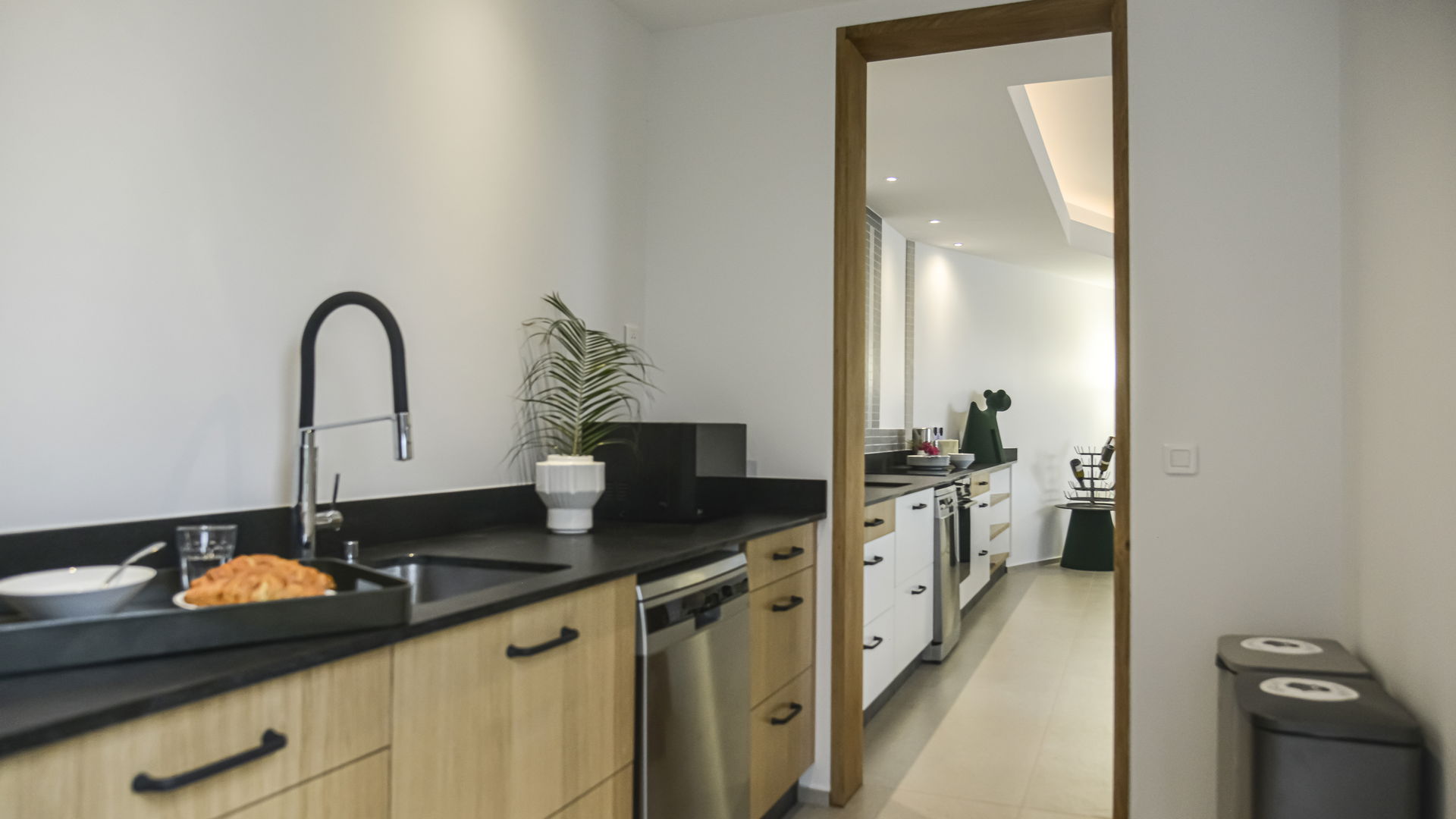 KITCHEN & DINING AREA