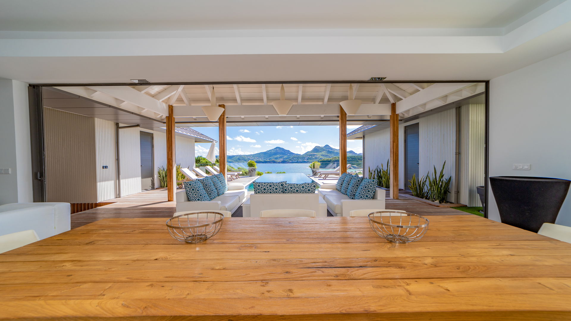 KITCHEN & DINING AREA